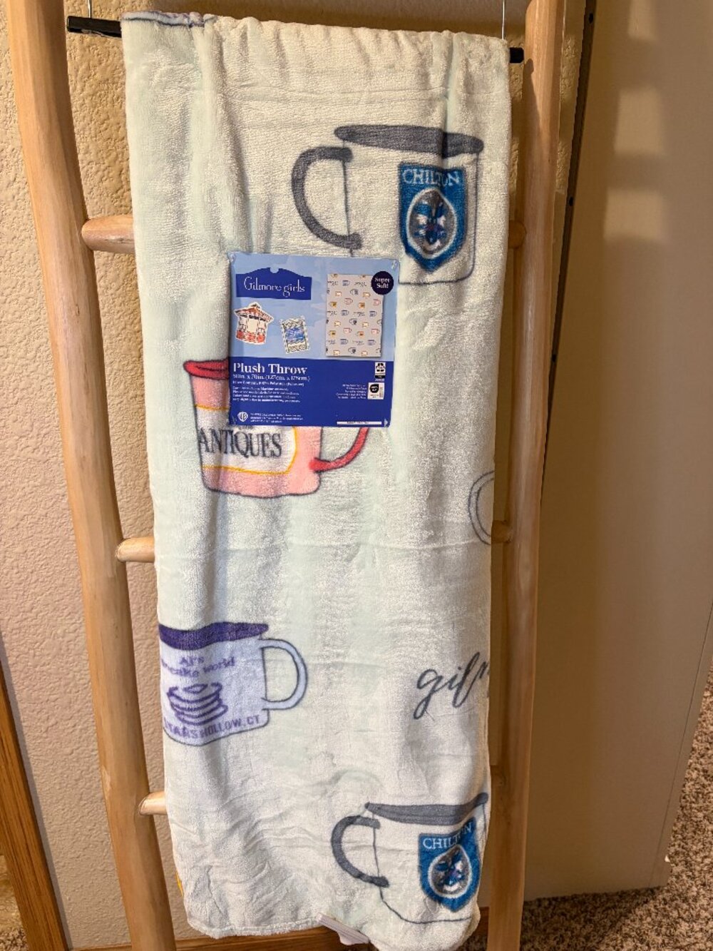 Gilmore Girls Coffee Mugs Plush Throw Blanket 50x70 Stars Hollow NWT